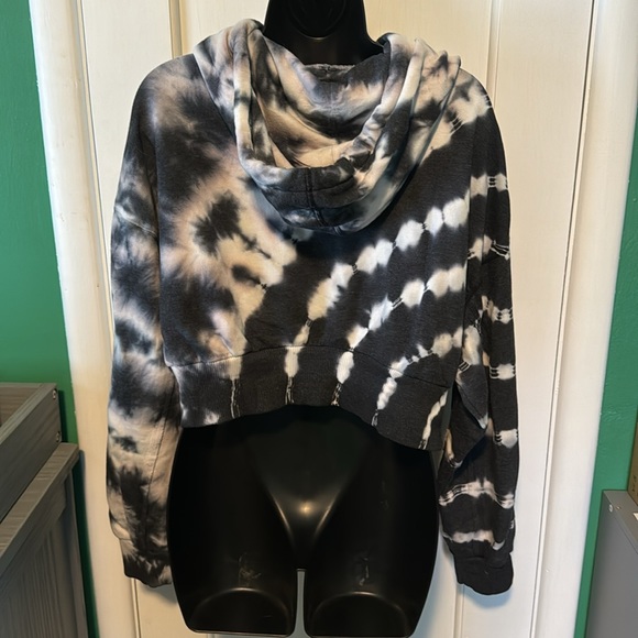 Cropped Hoodie - Picture 3 of 3